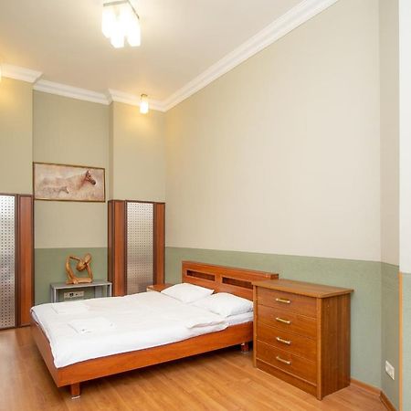 Простора 3 Кімнатна Біля Майдану Незалежності Apartment Kiev Luaran gambar